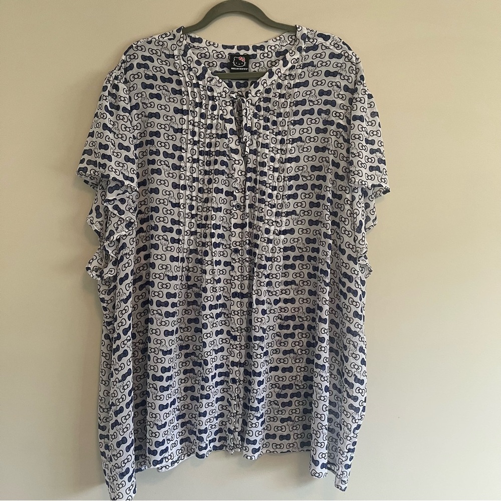 Torrid x Hello Kitty 6 Navy and White Printed Flutter Sleeve Blouse